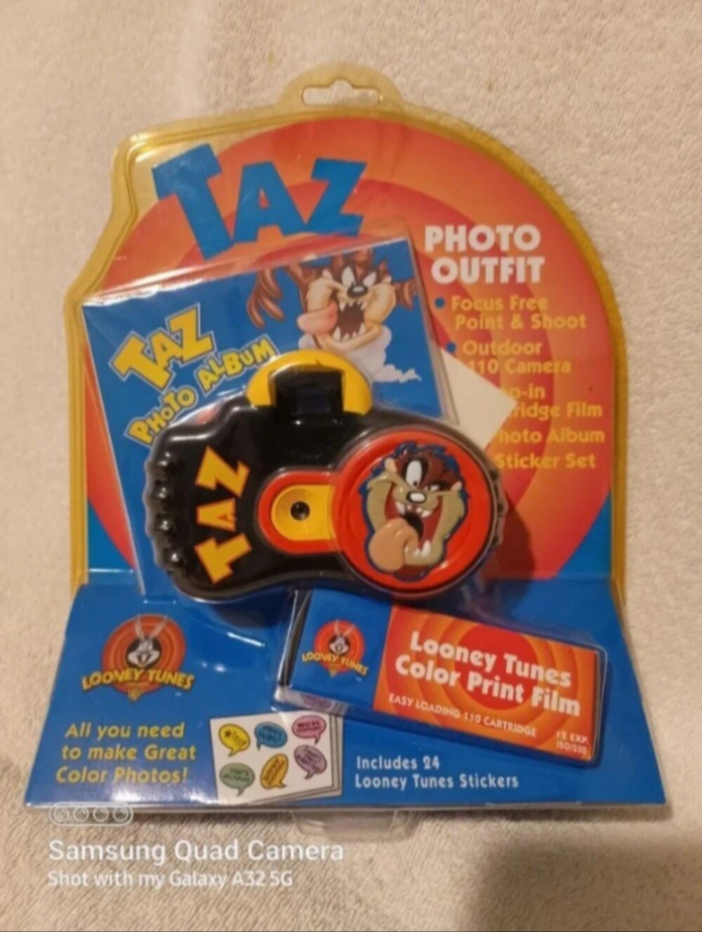 Vintage Looney Tunes Taz Photo Outfit includes 110 Camera